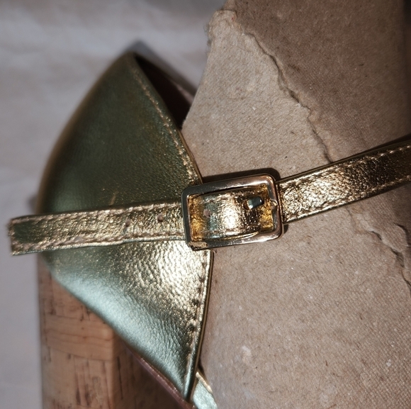 RZ Gold Platform Heels - Picture 7 of 14